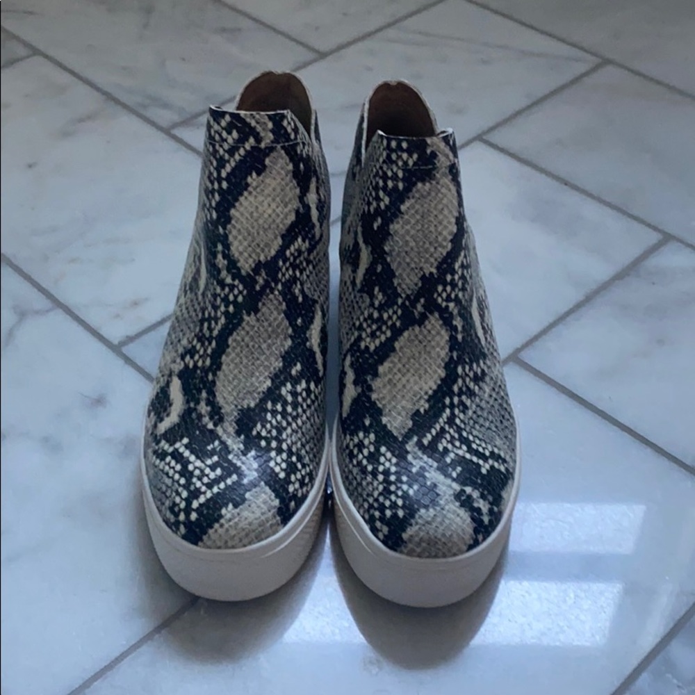 Steven madden snakeskin shoes